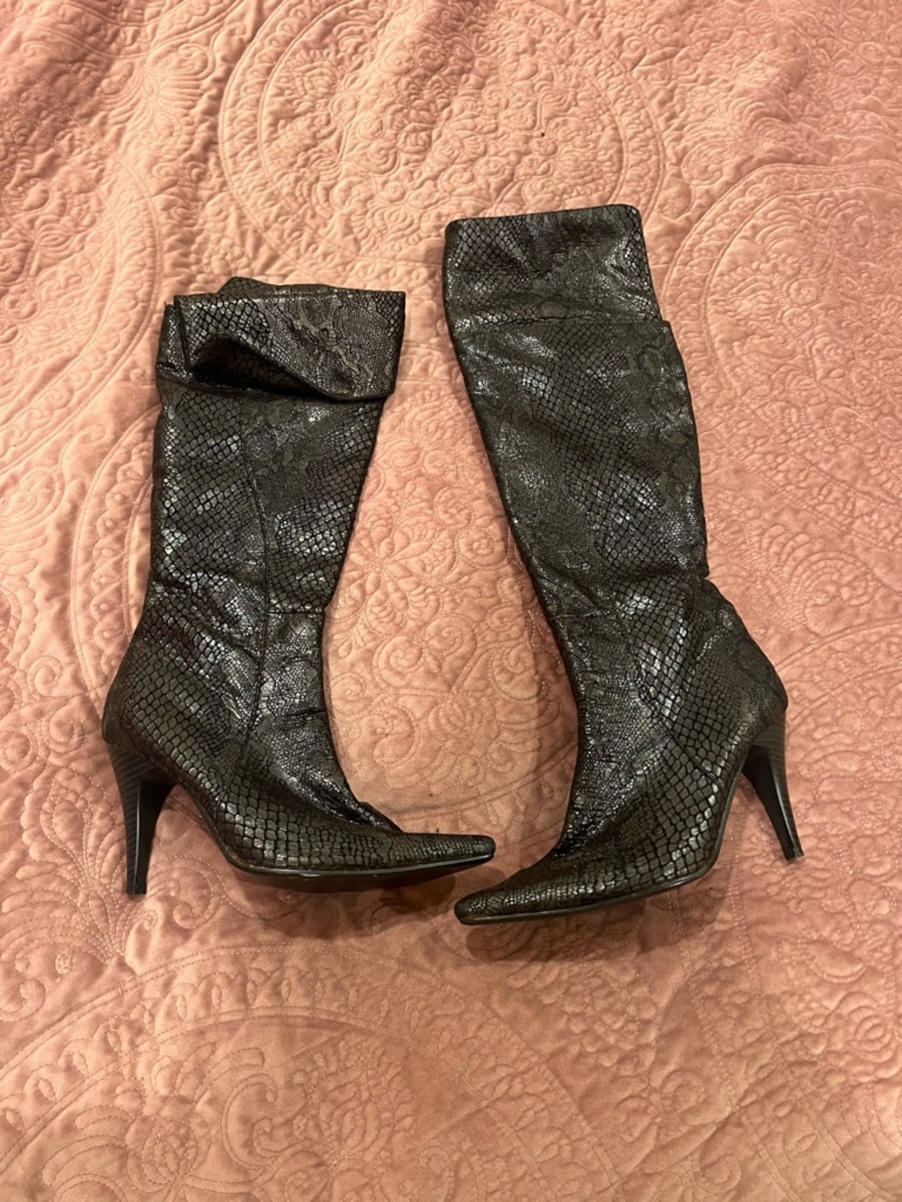 Pointed Toe High Heel Knee Boots in Black Snakeskin
